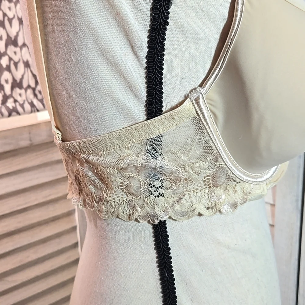 NWOT Lace Underwire Bra Cream 3 Hook Adjustable 38D